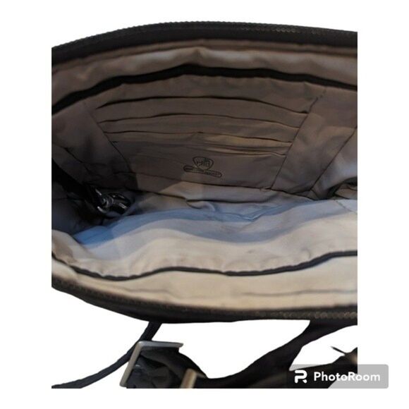 Travelon Crossbody Purse with RFID protection in Black - Picture 4 of 6